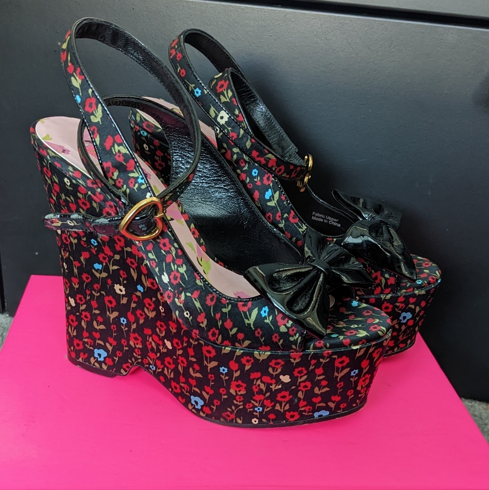 Vintage Black Bow Platform Wedges